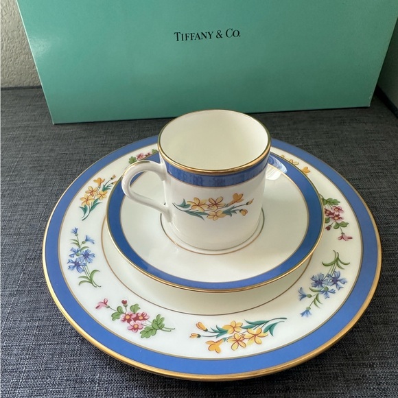 Tiffany & Co tea cups, saucer and dessert plate - Picture 10 of 14
